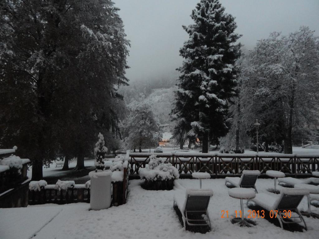 Homtel Le Parc Hotel Allevard Exterior foto
